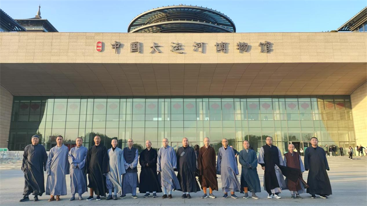 参观大运河博物馆.png